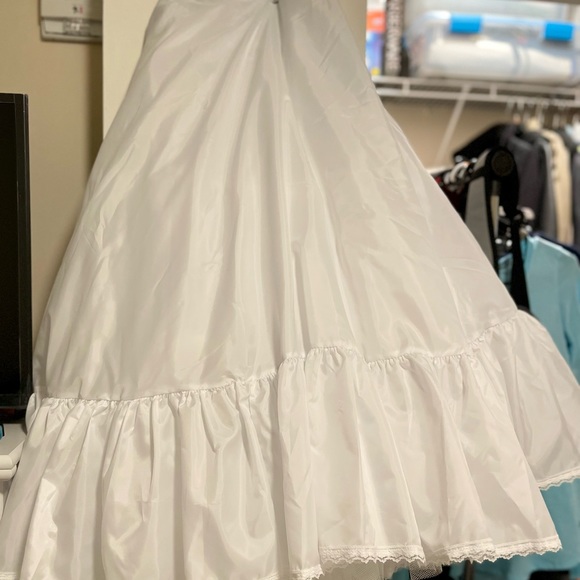 Alfred Angelo Wedding Gown in Ivory - Picture 11 of 11